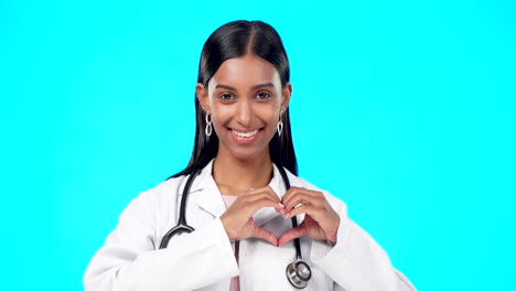 Heart-gesture,-woman-and-happy-doctor
