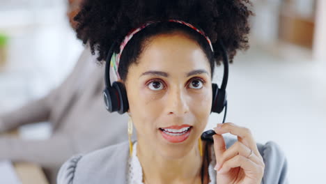 Business-woman,-face-and-consulting-in-call-center