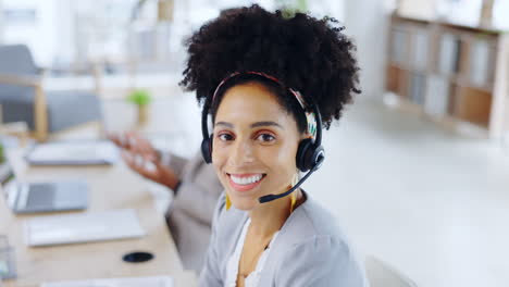 Business-woman,-face-and-smile-in-call-center