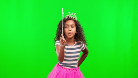Princesa,-Cara-Y-Niño-En-Estudio-Con-Verde
