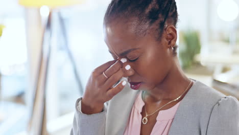 Black-woman,-headache-and-pain-in-business-office