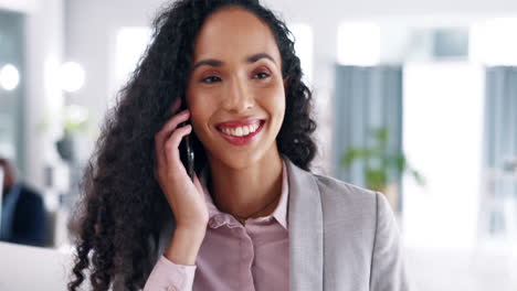 Happy-business-woman,-phone-call