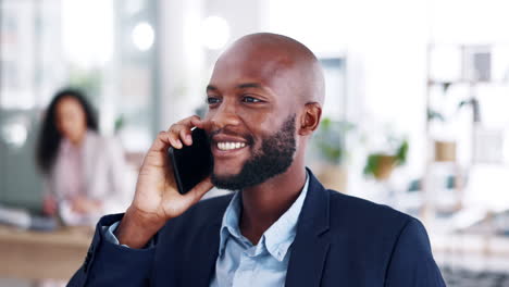 Geschäft,-Glücklicher-Mann-Und-Anruf-Auf-Dem-Mobiltelefon