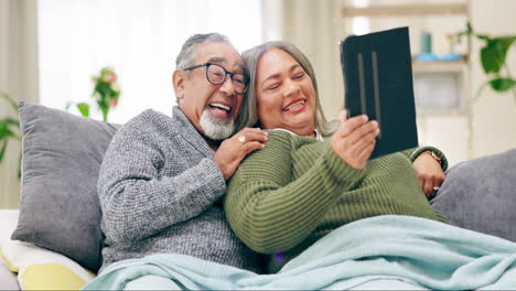Senior-happy-couple,-tablet