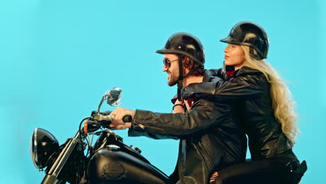 Travel,-speed-and-couple-on-motorcycle