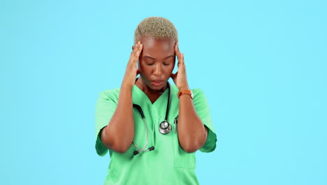 Agotamiento,-Enfermera-Y-Mujer-Negra-Con-Dolor-De-Cabeza