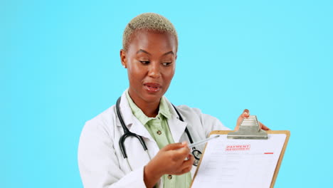Black-woman,-portrait-or-doctor-with-clipboard
