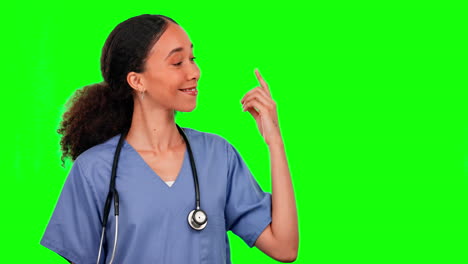 Krankenschwester,-Grüner-Bildschirm-Und-Frau,-Die-Auf-Ein-Modell-Zeigt