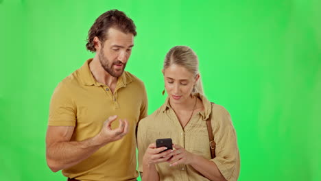 Green-screen,-travel-and-couple-with-a-smartphone