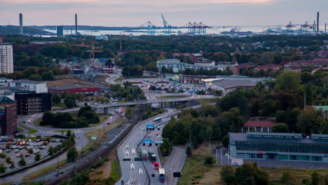 Skyline-Von-Göteborg,-Autobahnverkehr-Zum-Hafen