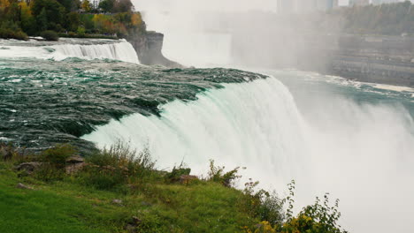 Zeitlupenvideo-Mit-120-Fps:-Der-Niagara-Fluss-Fließt-In-Die-Strömung-Der-Niagarafälle