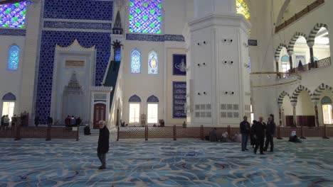 Türkei-Istanbul-12.-Januar-2023-Innenraum-Der-Camlica-Moschee,