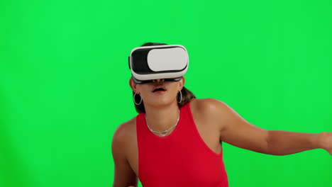 Frau,-Grüner-Bildschirm-Und-VR-Brille-Im-Studio