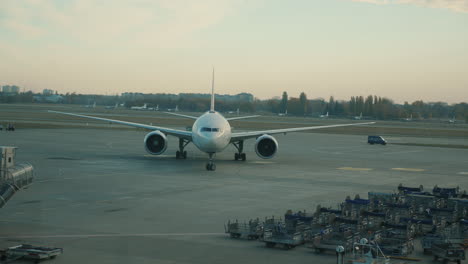 Kiev,-Ukrane,-October-2021:-A-Turkish-Airlines-plane-is-taxiing-to-the-airport-terminal-in-Kiev