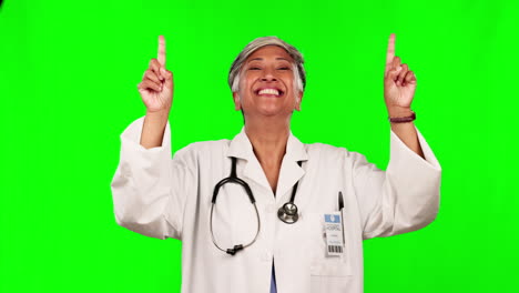 Green-screen,-senior-woman-smile