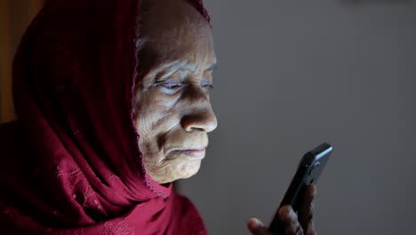 Senior-women-hand-using-smart-phone-at-night-,