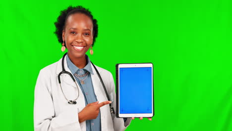 Mujer-Negra,-Doctora-Y-Apuntando-A-La-Tableta