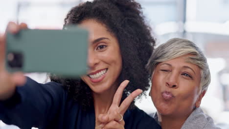 Happy-selfie,-senior-woman-face