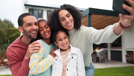 Children,-family-and-selfie-outdoor-with-a-smile