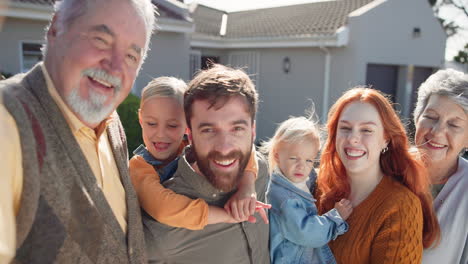 Selfie-Mit-Großeltern,-Eltern