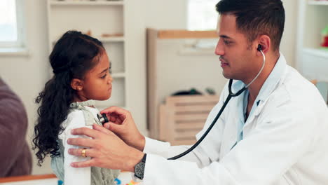 Gesundheitswesen,-Arzt-Und-Mädchen-In-Einer-Beratung