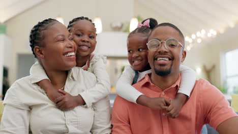 Familia-Negra,-Cara-Y-Feliz-Con-Los-Padres