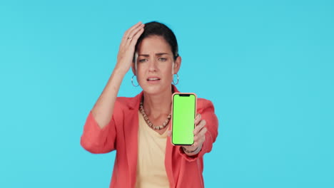Telefon,-Grüner-Bildschirm-Und-Eine-Frau,-Die-Auf-Blau-Fragt
