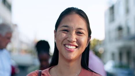 Sonrisa,-Emprendedora-Y-Retrato-De-Mujer-Asiática