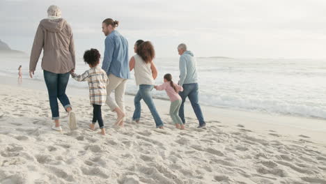 Generationen,-Strand-Und-Kinder-Zu-Fuß