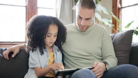 Familie,-Digitales-Tablet-Und-Vater-Mit-Kind
