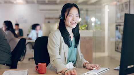 Call-Center,-Computadora-O-Mujer-Asiática-Feliz