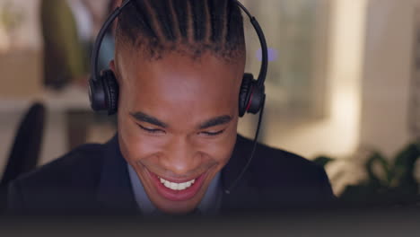 Call-center,-face-and-man-laughing-at-computer