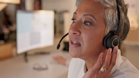 Call-Center,-Senior-Y-Mujer-Pensando-En-La-Oficina