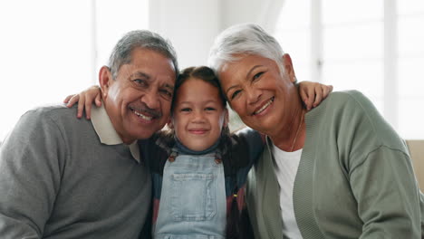 Gesicht-Des-Kindes,-Glückliche-Großeltern