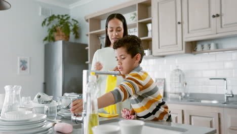 Mom,-teaching-kid-and-cleaning-the-dishes