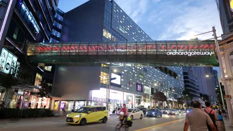 Singapur-12.-Juni-2022-Orchard-Central-Singen-In-Einem-Einkaufszentrum