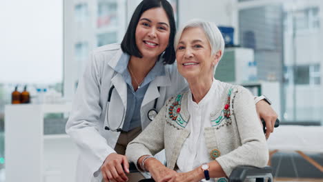 Senior-woman,-patient-and-doctor-with-smile