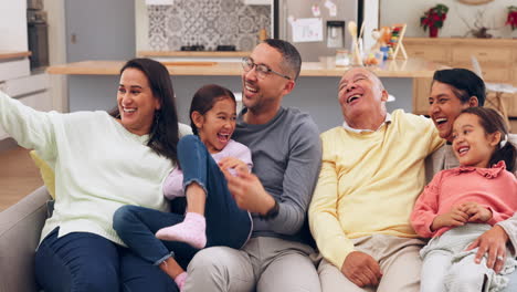Familie,-Großeltern-Und-Kinder-Im-Selfie