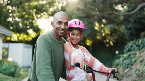 Face,-dad-and-kid-with-a-bicycle-helmet