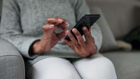 Black-woman,-elderly-and-cellphone-and-typing