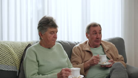 Senior-couple,-friends-and-drinking-tea