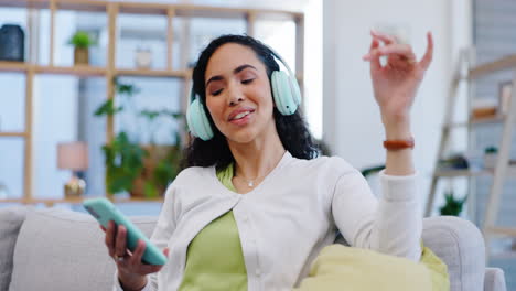 Headphones,-dance-and-woman-on-her-phone-on-a-sofa