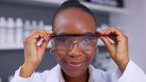 Gesicht,-Schwarze-Frau-Und-Glücklicher-Wissenschaftler-Mit-Brille