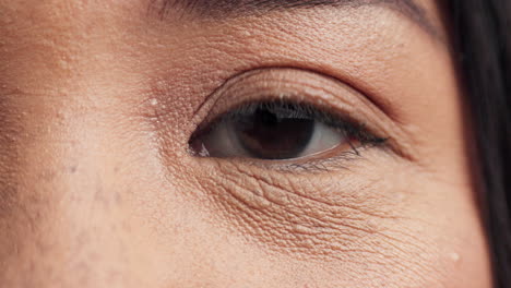 Auge,-Sehvermögen-Und-Fokus-Der-Frau-Im-Zoom-Für-Optische-Zwecke