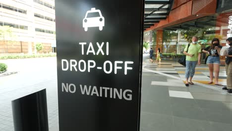 Señal-De-Parada-De-Taxis-En-Negro-En-Singapur,