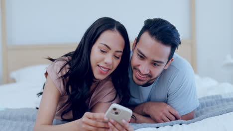 Couple-in-bedroom,-selfie-and-happy