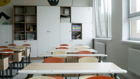 Students-entering-classroom.