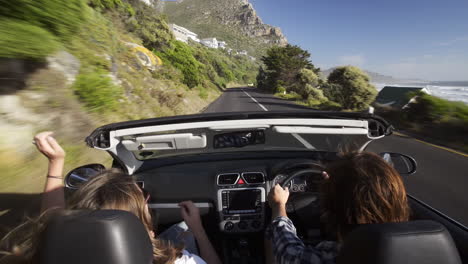Pareja-Conduciendo-Un-Coche-Descapotable-Cabriolet-Ciudad-Del-Cabo-Sudáfrica-Steadicam-Shot