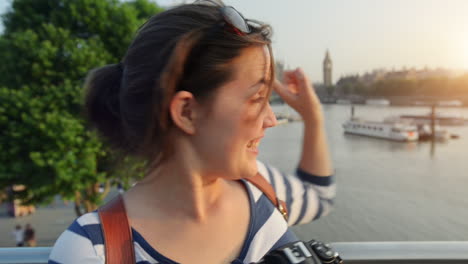 Tourist-photographer-filming-London-Eye-Big-Ben-Sightseeings-at-sunset