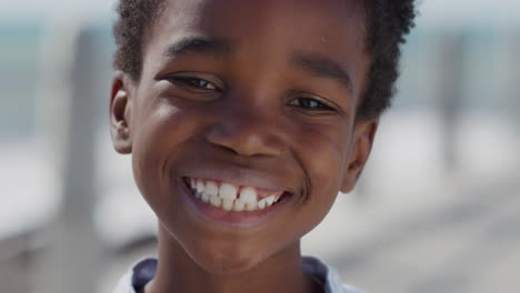 Retrato-Sonriente-De-Niño-Afroamericano